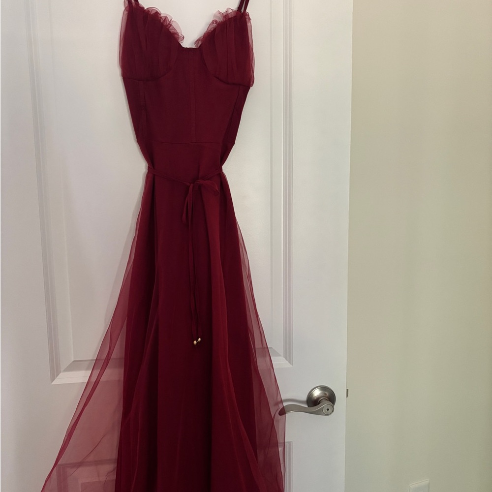 Elegant Burgundy Tulle Midi Dress